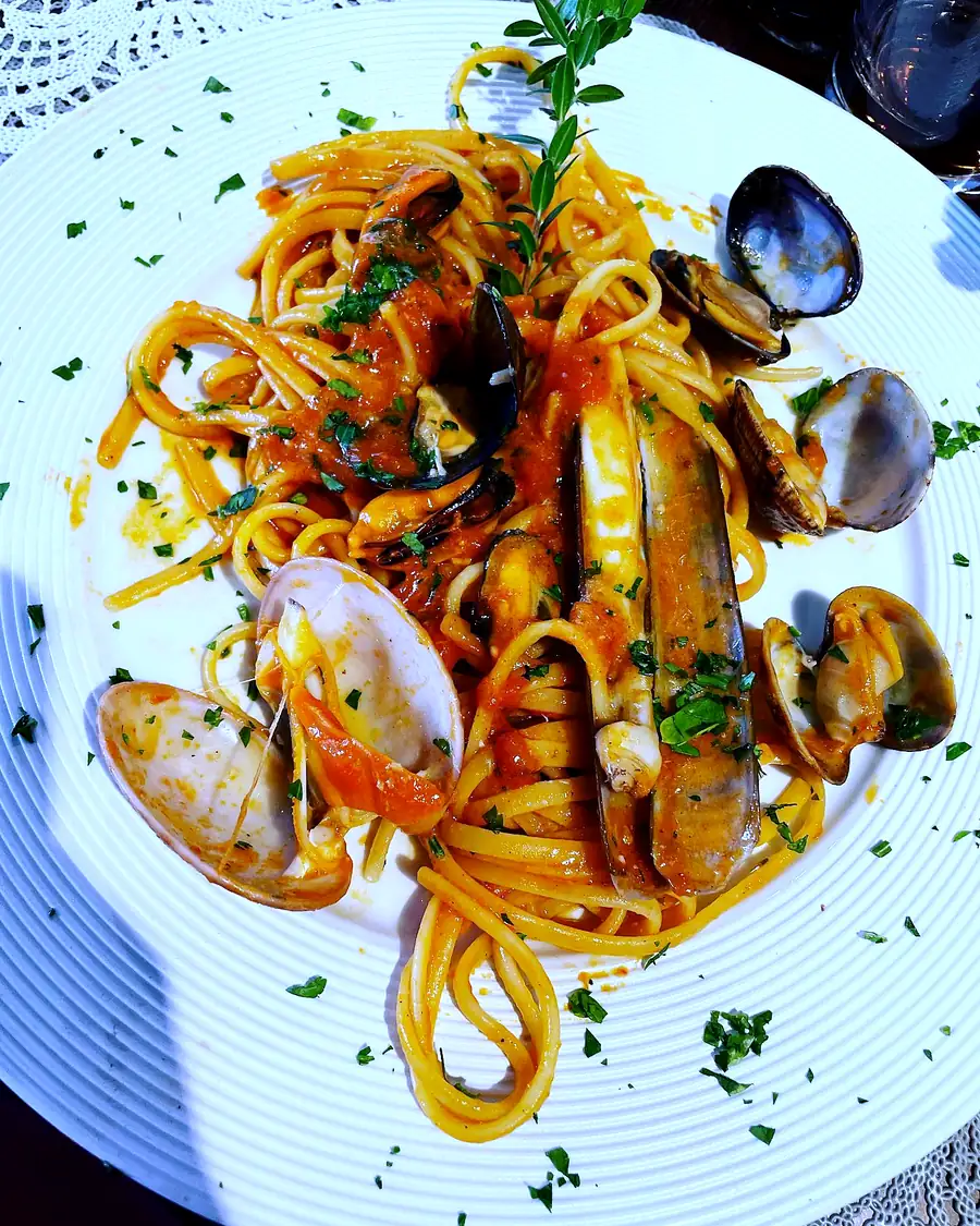 Spaghetti allo scoglio mit Venusmuscheln und Miesmuscheln
